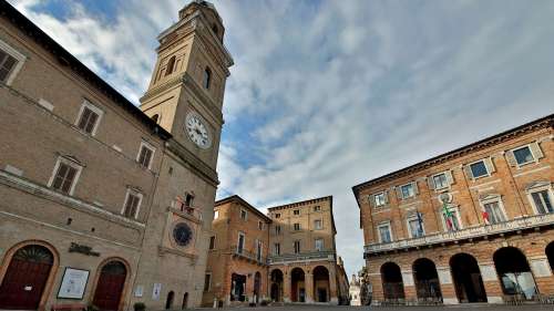 Visita guidata Palazzo Buonaccorsi, Sferisterio, Torre Civica