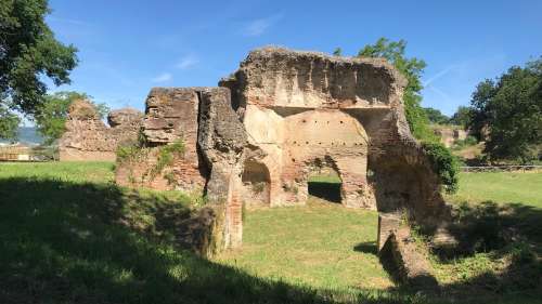 Ocriculum in controluce