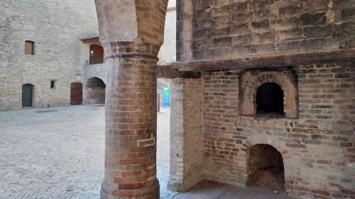 Esplora il Castello