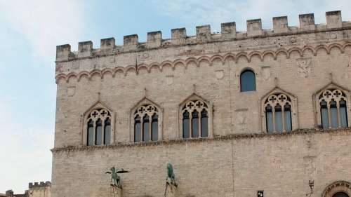 Tour della città e dei suoi tesori d\'arte