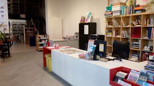 Biblioteca Civica \"Enzio Julitta\"