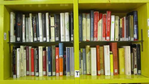 Biblioteca Comunale \"Alberto La Volpe\"