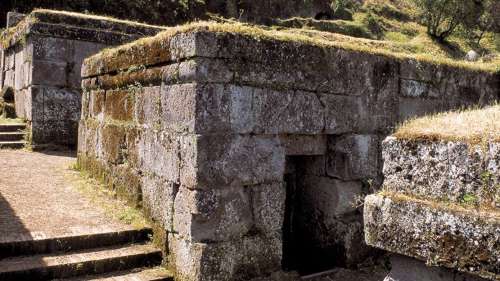 Visita guidata alla Necropoli Etrusca di Crocifisso del Tufo