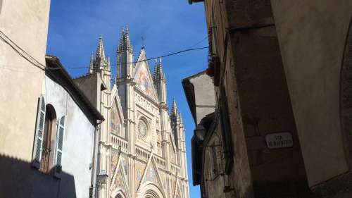 Il Duomo di Orvieto, la Piazza, gli artisti
