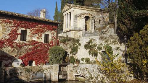 Tempietto sul Clitunno